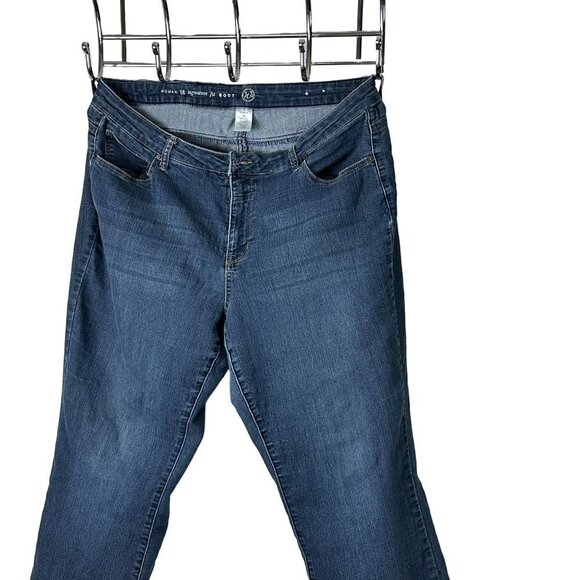 Women Signature Jeans Straight Leg Distressed Hem Size 18 Sku 1480-A18 - Picture 3 of 11